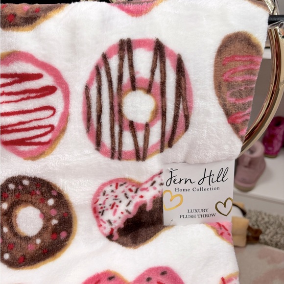 Donut throw blanket NWT - Picture 3 of 3